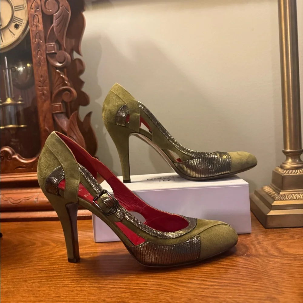 Fendi Green Suede Leather/Gold Metallic Cut Out 4” Pump Heels Size 38/8 $ - Picture 5 of 14